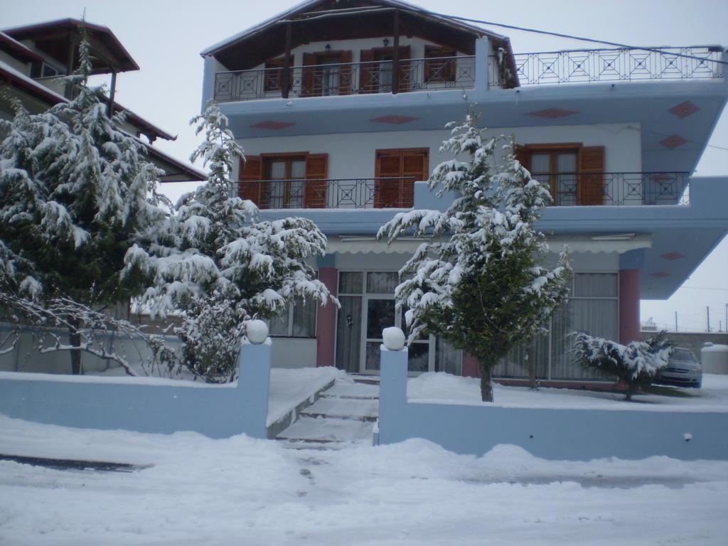 Hotel Limni Áyios Pandeleḯmon Buitenkant foto